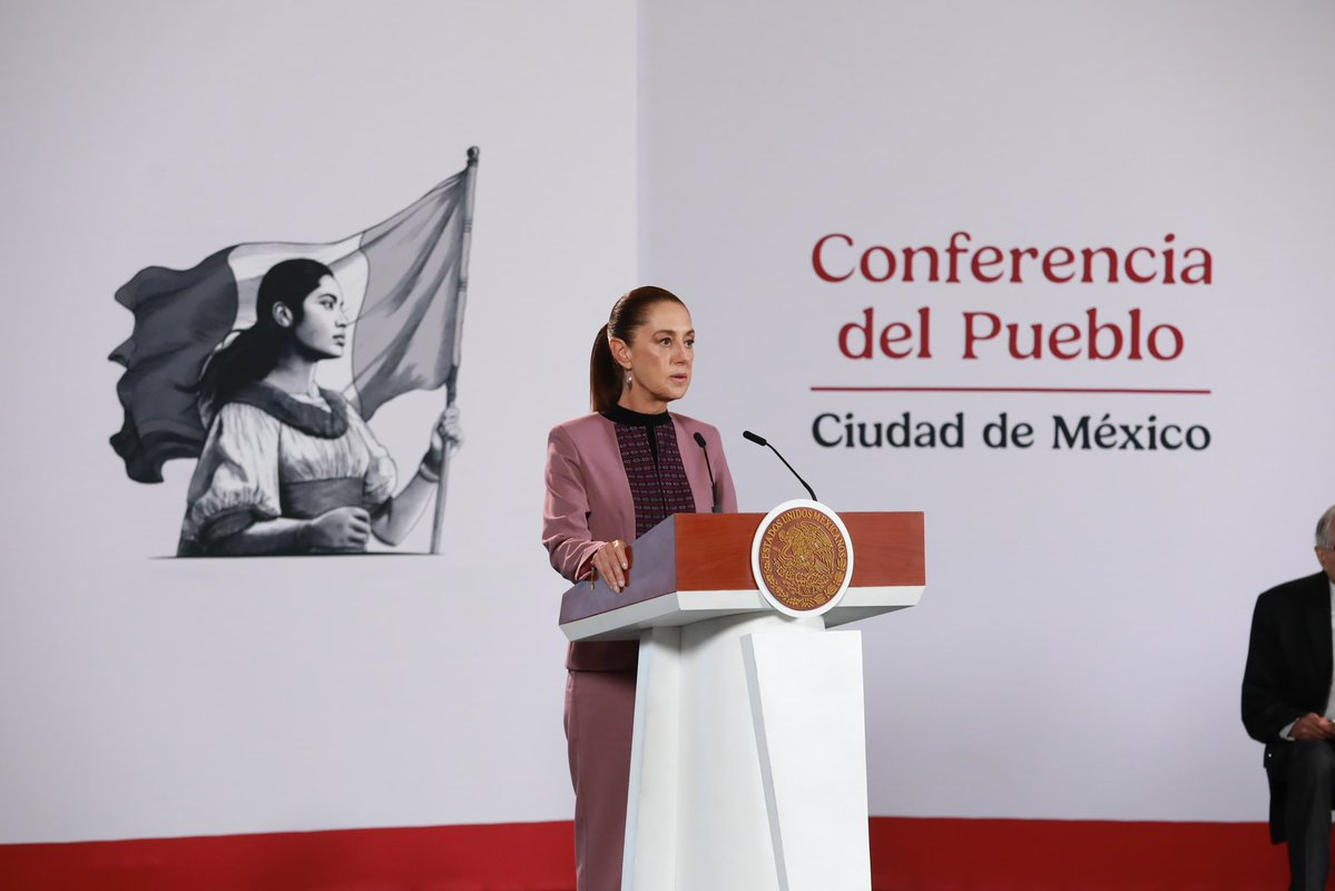 zoerobledo's tweet photo. 🏥🇲🇽 Hoy, en la #MañaneraDelPueblo con la presidenta @Claudiashei, compartimos los avances de @Tu_IMSS en estos dos años del Segundo Piso de la 4ta Transformación.

Estamos creciendo para atender mejor: nuevos hospitales, ampliaciones, rehabilitaciones y equipamiento nos permitirán sumar más de 10 mil camas nuevas de hospitalización hacia 2030. 🛏️ 

También abrimos 6 nuevas Unidades de Medicina Familiar, con 134 consultorios adicionales para acercar los servicios de salud a más personas.

🔬 La tecnología también hace la diferencia: incorporamos 67 mastógrafos, 17 resonadores magnéticos y 3 aceleradores lineales, además de 69 nuevos tomógrafos que permiten realizar estudios en segundos.

📈 Y los resultados se reflejan en la atención: de enero a julio realizamos 12.6 millones de consultas y cirugías, más que en 2024. 

💚 Seguimos fortaleciendo al Seguro Social para reducir tiempos de espera y sobre todo, para que cada persona encuentre atención oportuna y trato digno.