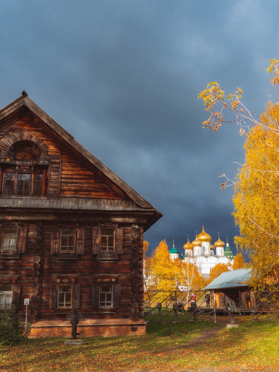 Us48434Anna's tweet photo. The magic of the moment in Kostroma Sloboda, Russia 💛 https://t.co/61eGFLAyCF