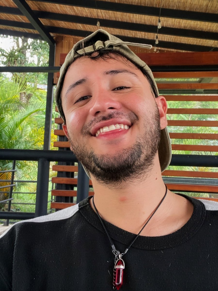 yerito1999's tweet photo. Con gorra o con gafas?🧐 https://t.co/bjSPPXjjGA
