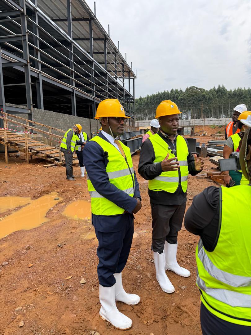 CAkwesigye's tweet photo. "We appreciate the work MHS is doing and the jobs, technology and knowledge it is bringing to Uganda," said Hon. David Bahati at today's factory tour. 🇺🇬

Thank you, Minister, for backing #MadeInUganda health manufacturing.

#MicrohaemScientifics https://t.co/bvCXuQZoMq