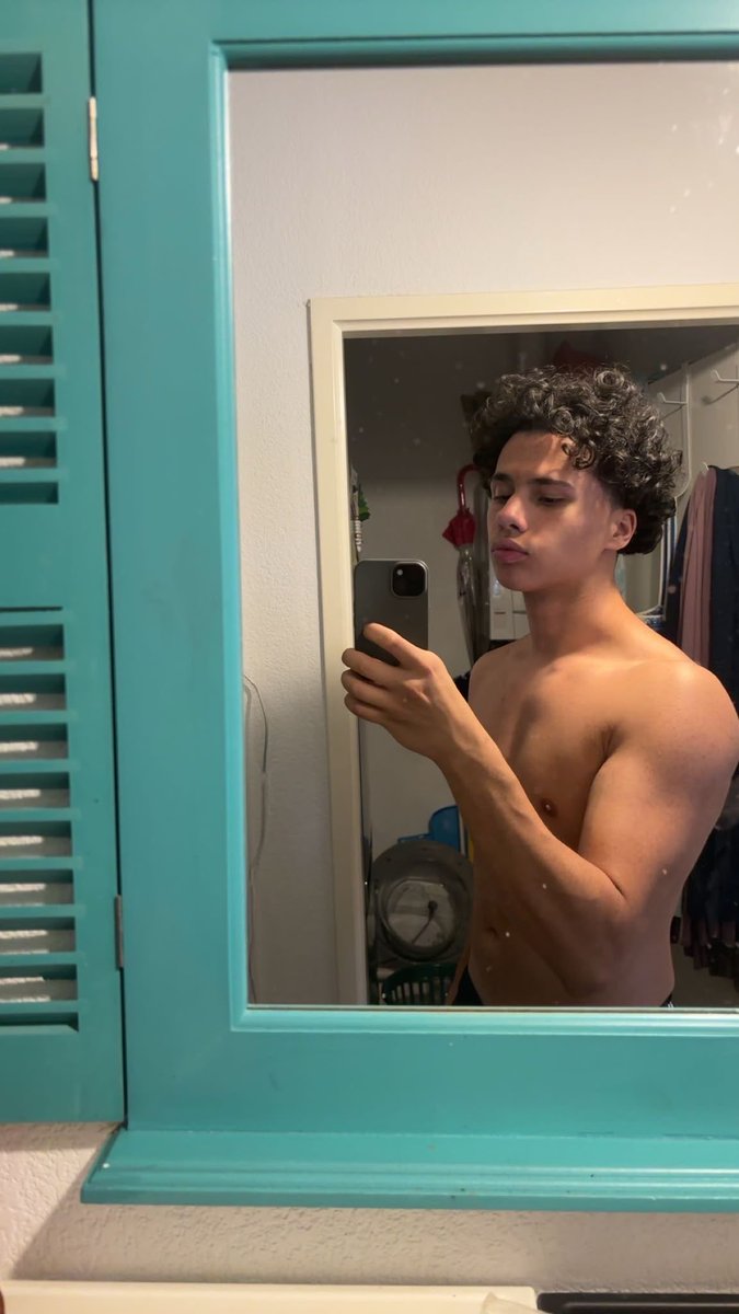 spidyuv's tweet photo. Qui est chaud avant de dormir ? Je suis dispo sur mon uv 🔥😈

Abonnement à 1€  si tu veux du contenu y’a du nouveau 👀🎁

Lien juste ici ➡️ https://t.co/vAMJCkq4Ke https://t.co/kq1V5P8g7i