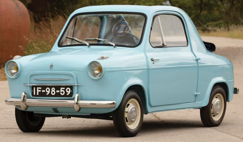 UltimativCars's tweet photo. #Piaggio (#Italia|n company, best known for the Vespa-#scooter, many motorbikes & the #3wheeler-pickup #Ape) isn't only a two-wheel-producer; they're also making smaller vehicles, like the #Porter (s. 1992) & the #Quargo (2007-16).
But, their 1st car was the #Vespa400 (1957-61). https://t.co/KTQod99yYT