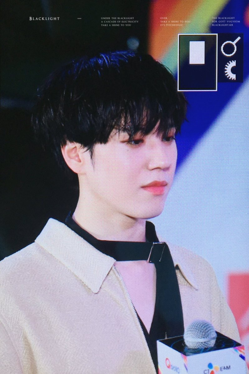 aghababe's tweet photo. im gonna start a petition to make him wear eyeliner again #yugyeom #유겸 https://t.co/6ALSN5EJ9E