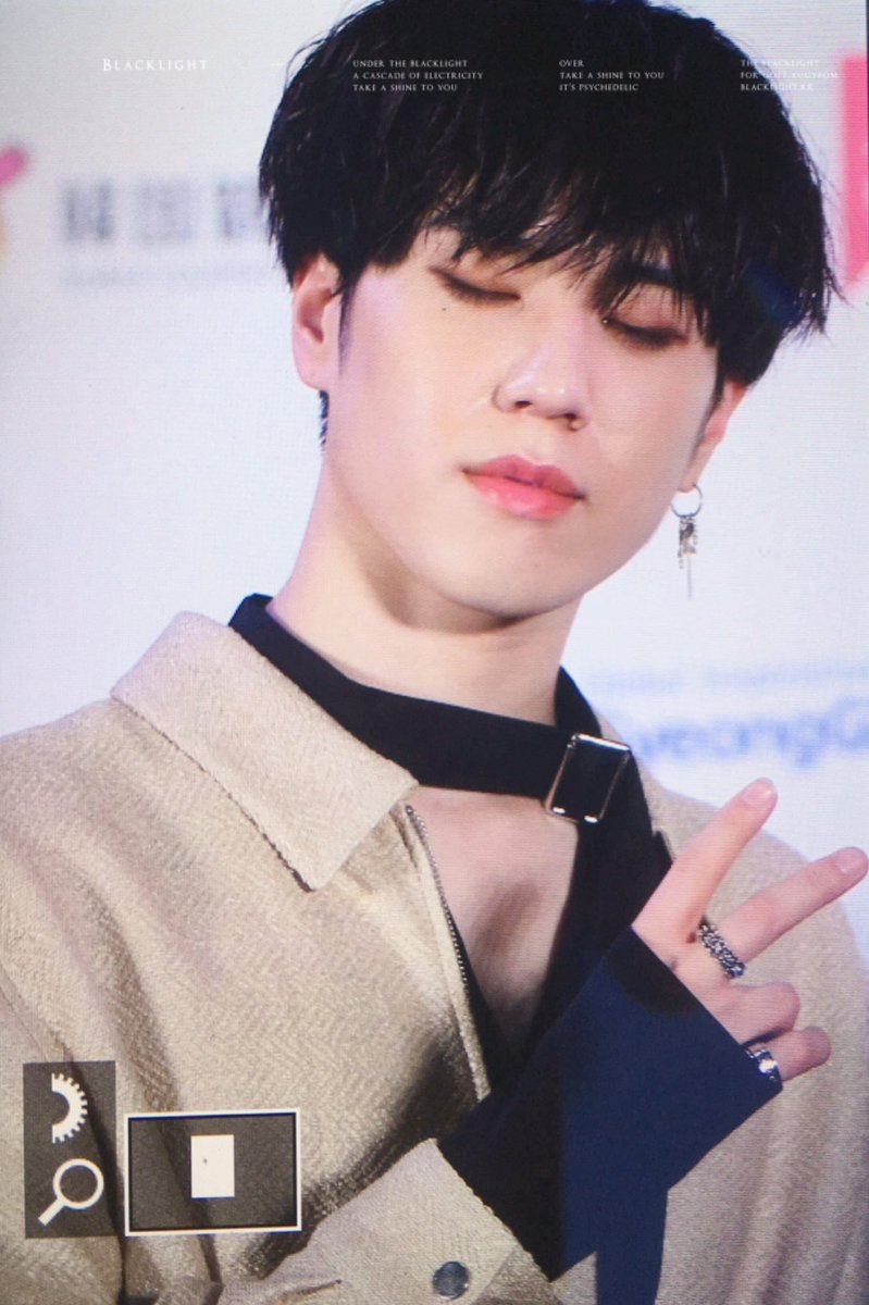 aghababe's tweet photo. im gonna start a petition to make him wear eyeliner again #yugyeom #유겸 https://t.co/6ALSN5EJ9E