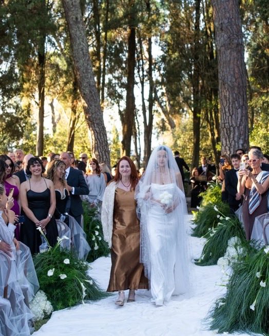 Indie5051's tweet photo. Damiano llorando al ver a Dove llegar al altar https://t.co/tAXd6eiNx8