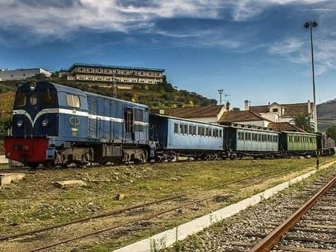 mclvouga's tweet photo. 📸 15 Anos, 15 Memórias: A Luta pela Linha do Vouga

2️⃣0️⃣1️⃣6️⃣: A Luz ao Fundo do Túnel: O Resgate do Material Histórico

🔍 Artigo completo: https://t.co/xA3uHwZVIq

📍 Régua, 2016
📸 Foto: Manuel Moreira

#mclv
#linhadovouga
#vouguinha
#bitolametrica 
#viaestreita
#15anosMCLV https://t.co/p1FSGKRCWv