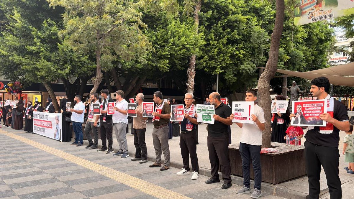 furkanhmersin's tweet photo. Furkan Hareketi Mersin olarak Alparslan Kuytul Hocaefendi ve Furkan Gönüllülerinin haksız tutukluluğunu protesto için mücadelemize devam ediyoruz.

#AlparslanKuytulaÖzgürlük
#FurkanaSistematikZulüm https://t.co/3fuzCTkGKE