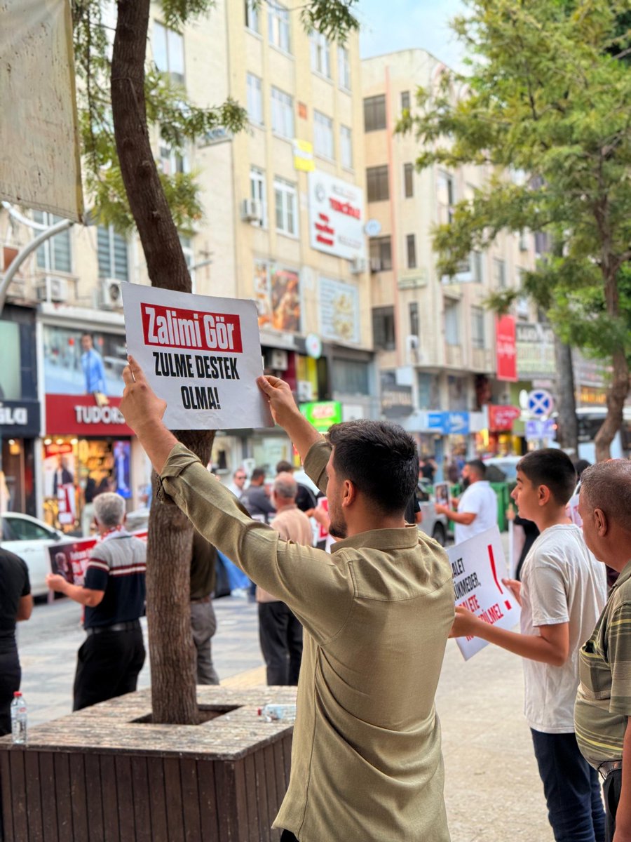 furkanhmersin's tweet photo. Furkan Hareketi Mersin olarak Alparslan Kuytul Hocaefendi ve Furkan Gönüllülerinin haksız tutukluluğunu protesto için mücadelemize devam ediyoruz.

#AlparslanKuytulaÖzgürlük
#FurkanaSistematikZulüm https://t.co/3fuzCTkGKE