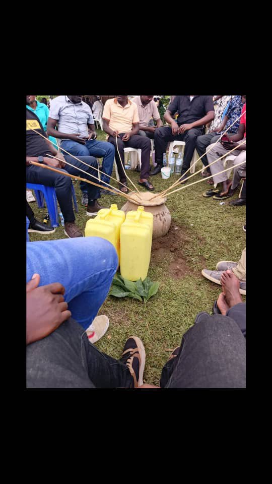 IvanAliu9's tweet photo. My people😊 the Iteso delegation right now at karuziika palace 😂 https://t.co/lny1uvWx4h