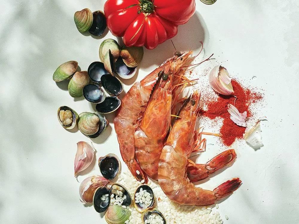 EmelinaChabf's tweet photo. Necesito estos ingredientes para cocinar paella: arroz, azafrán, caldo de pollo, judías verdes y gambas. Voy al supermercado ahora!， https://t.co/4wyOC34wrr