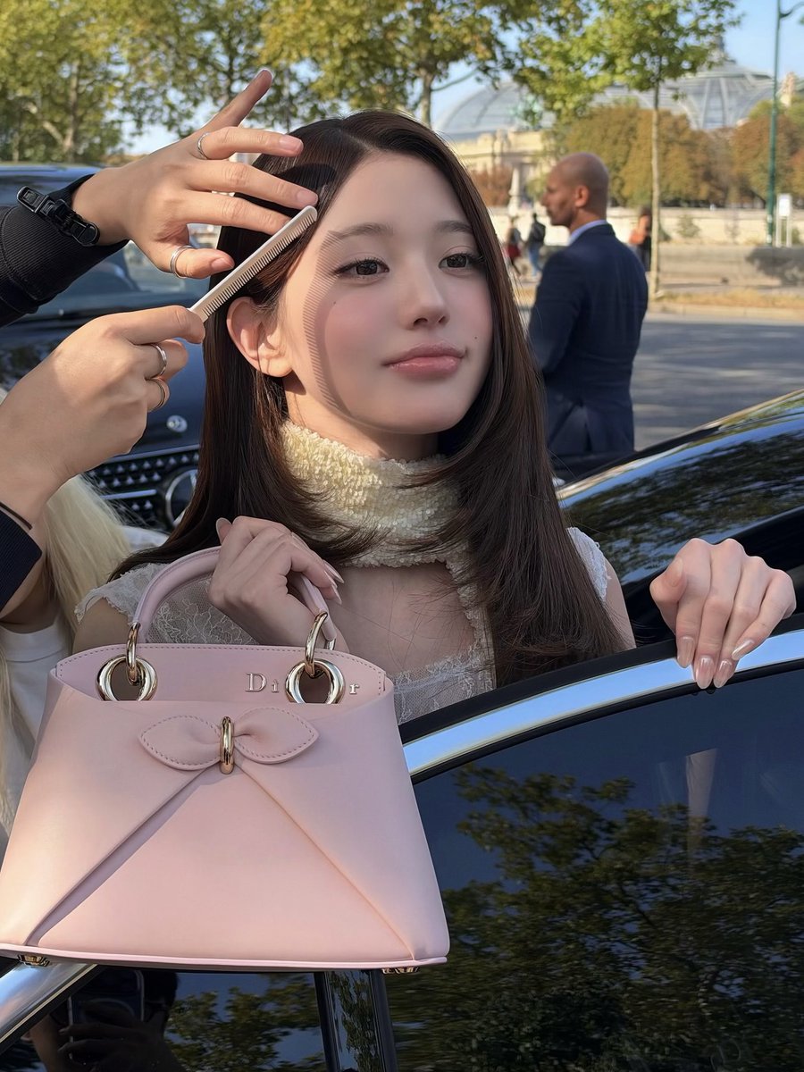 wonyoungdollz's tweet photo. Cutest girl 🥰 https://t.co/Xp66c0jtp4