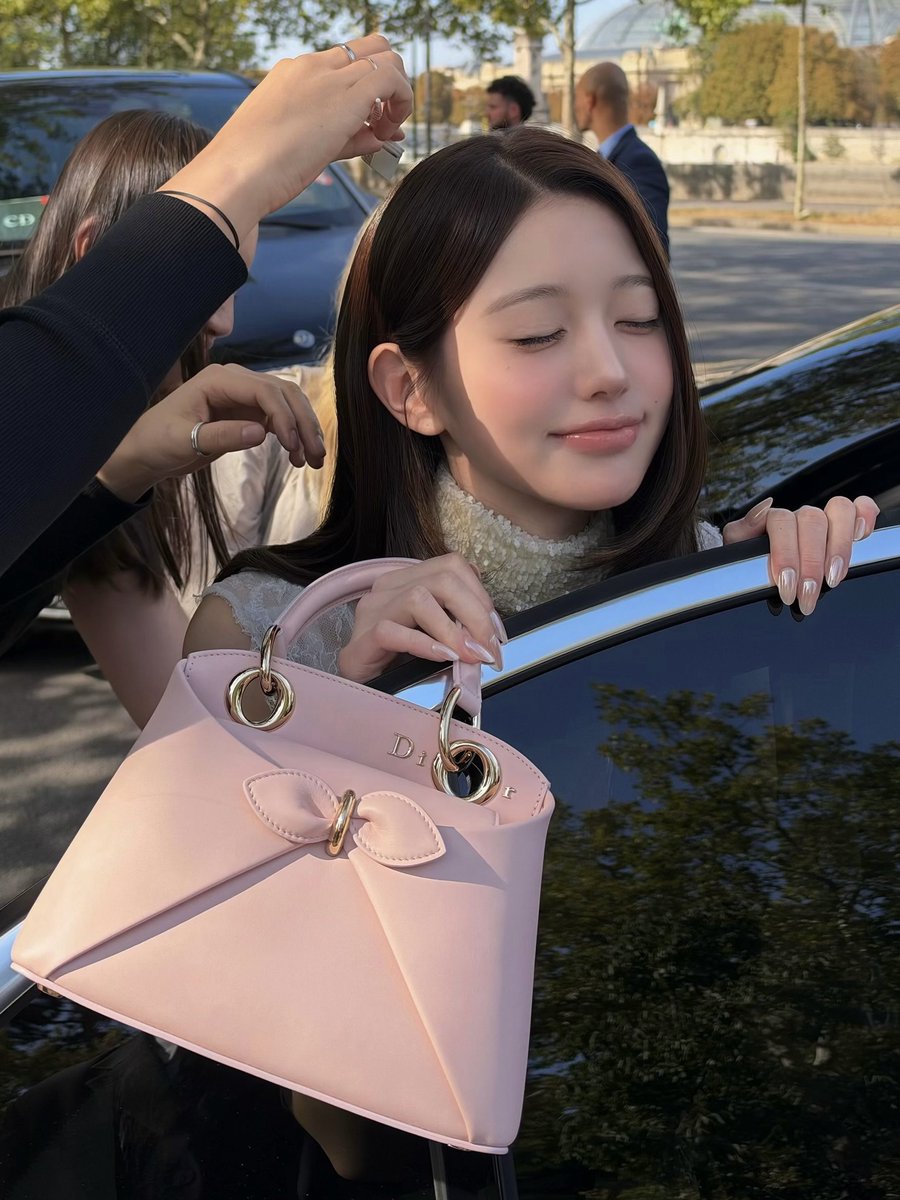 wonyoungdollz's tweet photo. Cutest girl 🥰 https://t.co/Xp66c0jtp4