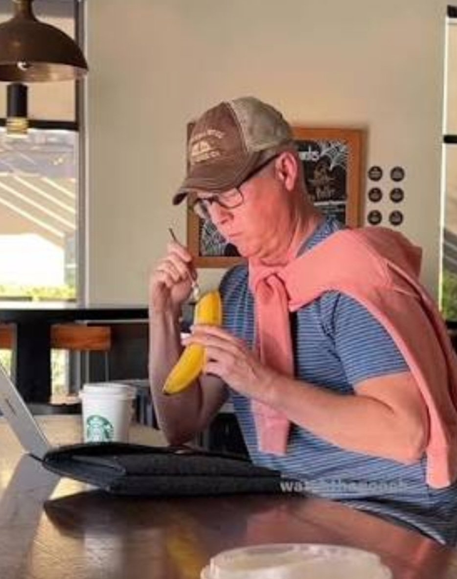 AhmedFazio's tweet photo. @ShowMetoTexas @nicksrightpod @RAIRFoundation @GuntherEagleman Lmao, there no way your running to this guy to come and help you💀 https://t.co/eQkigfzOnI