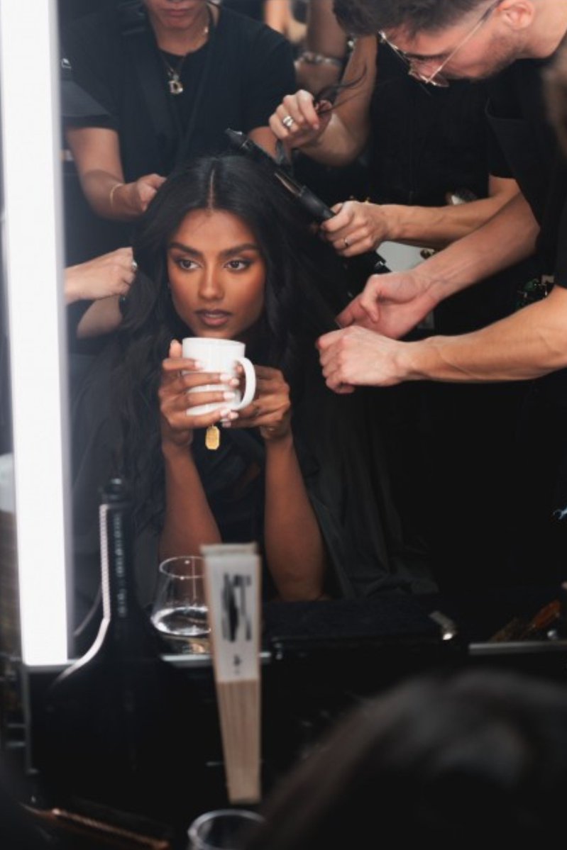 tinylittleneddy's tweet photo. Simone Ashley and her glam team just casually giving us the most breathtaking pictures ever https://t.co/CTd3yS8QF2