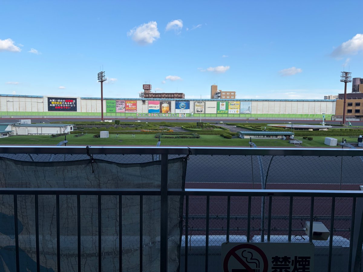 emoemochaan's tweet photo. 初めてのオートレース🏍️
空気とか匂いとか肌で感じるものがある楽しいかも？
#日常垢 #料理好きと繋がりたい https://t.co/B9pP2x4aDi
