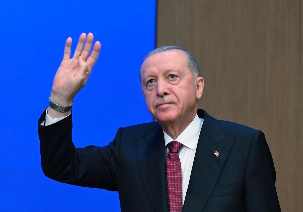 sadibinboga's tweet photo. 📍 ANKARA | AK Parti Genel Merkez 

Cumhurbaşkanımız ve Genel Başkanımız Sayın Recep Tayyip ERDOĞAN'ın liderliğinde, AK davamızın güçlü teşkilat iradesiyle 182. Genişletilmiş İl Başkanları Toplantımızı gerçekleştirdik.

Kadın Kolları Başkanımız Sultan Okur, Gençlik Kolları Başkanımız Veli Demirci ve Gençlik Kolları Siyasi ve Hukuki İşler Başkanımız Fatih Binboğa ile birlikte katıldığımız toplantıda teşkilat çalışmalarımız ve Türkiye Yüzyılı hedeflerimiz değerlendirildi.

Millete hizmet sancağını daha ileri taşımak, Türkiye’nin yarınlarını daha güçlü inşa etmek için, aynı inanç, aynı kararlılık ve aynı heyecanla yolumuza devam ediyoruz. Liderimiz Sayın Recep Tayyip ERDOĞAN'ın ortaya koyduğu güçlü istikamet doğrultusunda, AK Parti teşkilatları olarak milletimizle omuz omuza çalışacak, eser ve hizmet siyasetini daha da güçlendireceğiz.🇹🇷
@Akparti 
@RTErdogan 
@acarfaruka