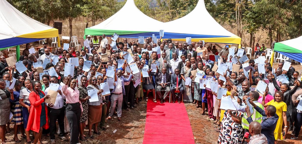 KituiOnline's tweet photo. BREAKING: Makueni becomes the FIRST county in Kenya to confirm Universal Health Coverage (UHC) frontline workers on (P&P) terms
βGovernor @GvnMutula has issued confirmation letters to 186 healthcare workers
β#KituiOnline #MakueniDelivers #UHCHealth #HealthcareHeroes #LowerEastern https://t.co/CQ4cVuapsQ