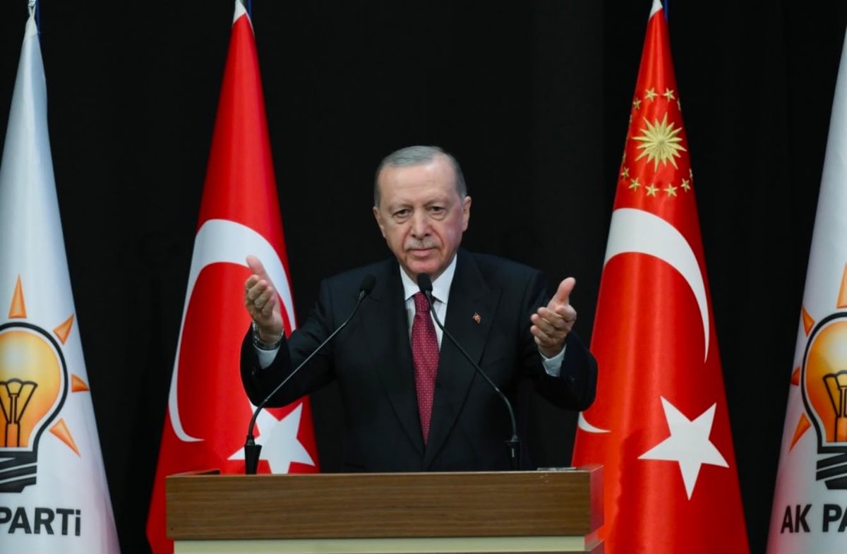sadibinboga's tweet photo. 📍 ANKARA | AK Parti Genel Merkez 

Cumhurbaşkanımız ve Genel Başkanımız Sayın Recep Tayyip ERDOĞAN'ın liderliğinde, AK davamızın güçlü teşkilat iradesiyle 182. Genişletilmiş İl Başkanları Toplantımızı gerçekleştirdik.

Kadın Kolları Başkanımız Sultan Okur, Gençlik Kolları Başkanımız Veli Demirci ve Gençlik Kolları Siyasi ve Hukuki İşler Başkanımız Fatih Binboğa ile birlikte katıldığımız toplantıda teşkilat çalışmalarımız ve Türkiye Yüzyılı hedeflerimiz değerlendirildi.

Millete hizmet sancağını daha ileri taşımak, Türkiye’nin yarınlarını daha güçlü inşa etmek için, aynı inanç, aynı kararlılık ve aynı heyecanla yolumuza devam ediyoruz. Liderimiz Sayın Recep Tayyip ERDOĞAN'ın ortaya koyduğu güçlü istikamet doğrultusunda, AK Parti teşkilatları olarak milletimizle omuz omuza çalışacak, eser ve hizmet siyasetini daha da güçlendireceğiz.🇹🇷
@Akparti 
@RTErdogan 
@acarfaruka