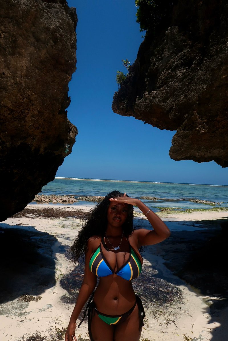 bbygirldarks's tweet photo. it’s summer till i say so! | https://t.co/5WWERtNVJC https://t.co/8cHWQz6ZLg