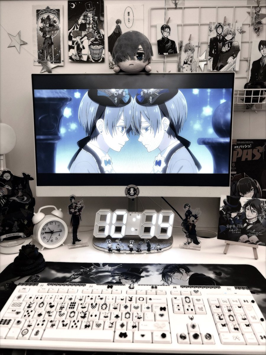 Vinseciro's tweet photo. Watching green witch arc again.
#blackbutler https://t.co/qQ2AmMYVbY