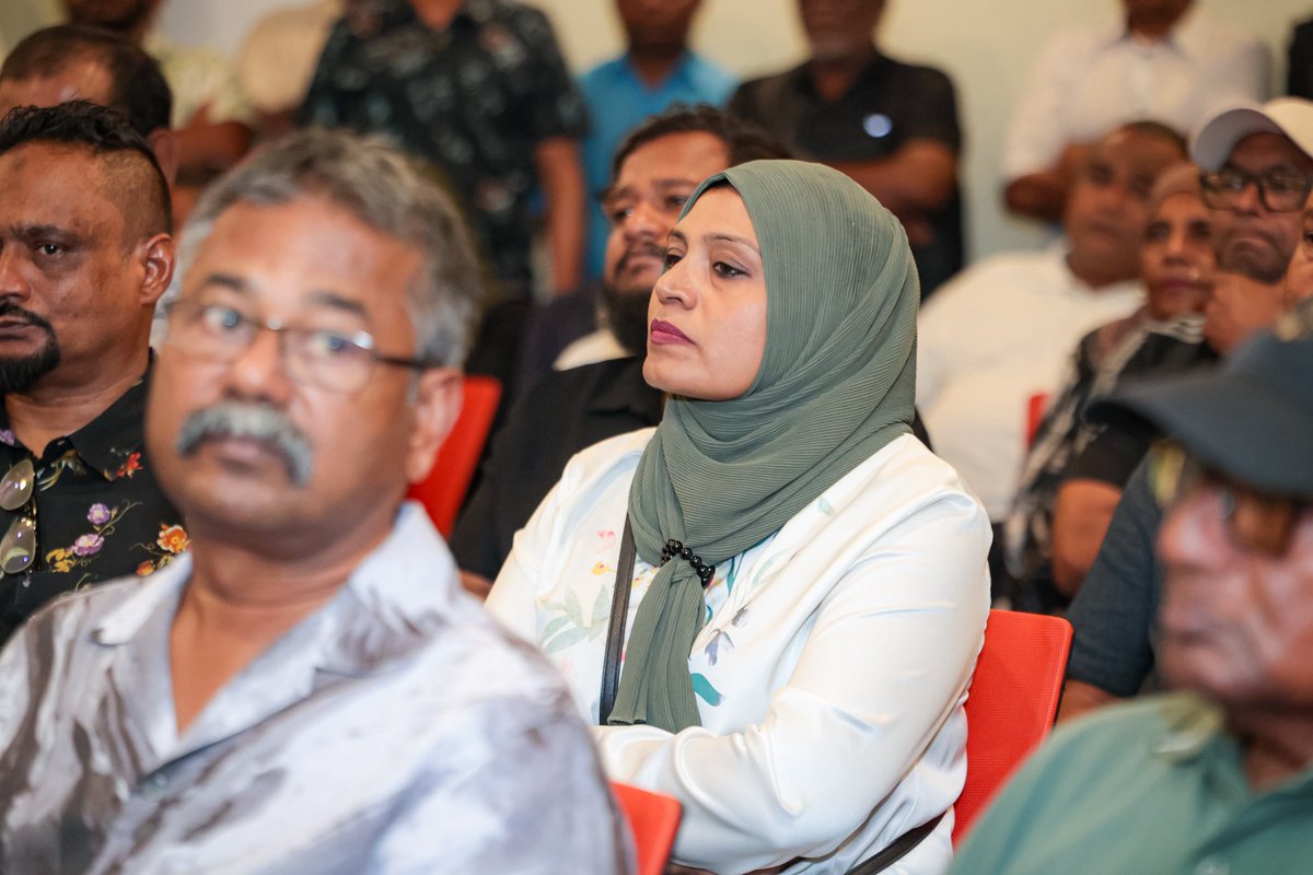 Muraidhooge's tweet photo. ތަޖުރިބާ އެބަހުރި. ކަންކުރެވޭނެކަން ދައްކައިފި. 2028 ވަނަ އަހަރު އަނެއްކާވެސް އުފެދިގެން އަންނާނީ ރަތްލާޖެހި @MDPSecretariat ގެ ވެރިކަމެއް. @abdulla_shahid ގެނެސްދެއްވާނީ ފުދުންތެރި ދިވެހި ރާއްޖެއެއް.

#FudhuntheriDhivehiRaajje 
#Shahid2028 https://t.co/DgYaOVjyUg