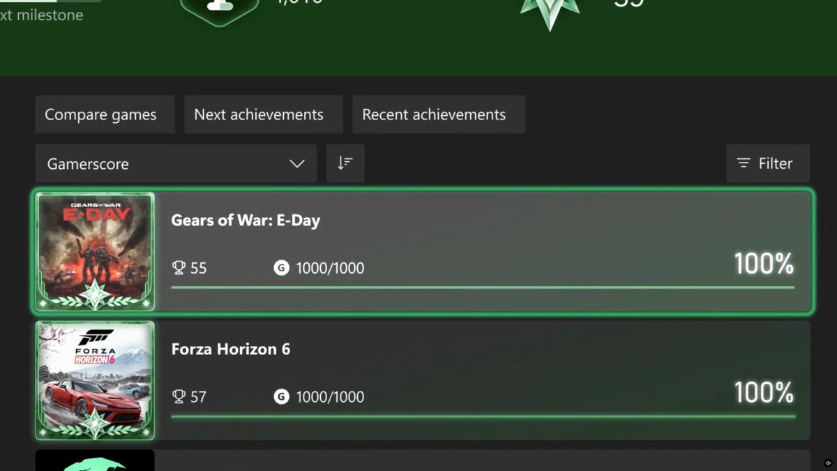 XboxStudio's tweet photo. ✨ Un detalle muy chulo de los nuevos Mythic Achievements de Xbox:

Cuando completas un juego al 100%, la carátula cambia visualmente en tu perfil y recibe un nuevo marco que la “abraza” para identificar de un vistazo que has conseguido el mítico.

Es un detalle pequeño, pero hace que completar un juego se sienta mucho más especial y visible