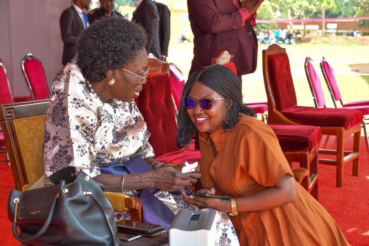 _esther_mirembe's tweet photo. Me and my @BusogaConsorti1 Secretariat team in full participation at the final day of the Busoga prayer week in Mayuge. We that you God for such a wonderful day that you offered to us. https://t.co/QbABRj5qzp