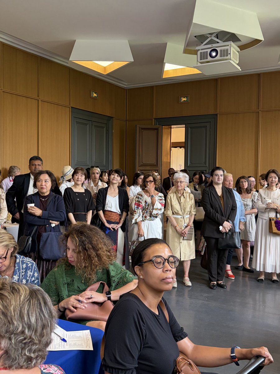 VAjzenbergLevy's tweet photo. Un grand merci à toute l’équipe de Bienvenue en France et aux bénévoles qui ont présenté leurs activités ce matin à la @mairie7 .
Votre engagement fait rayonner le patrimoine français auprès des diplomates et de leurs conjoints. https://t.co/6A3BhvjCio