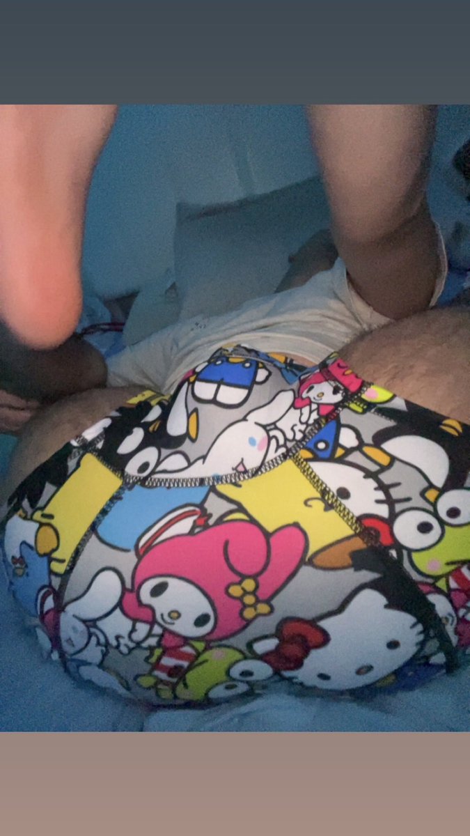 zakegoony's tweet photo. yall fw my hello kitty underwear and tight virgins? 
#butt #ass #twink https://t.co/cBbcjnyDen