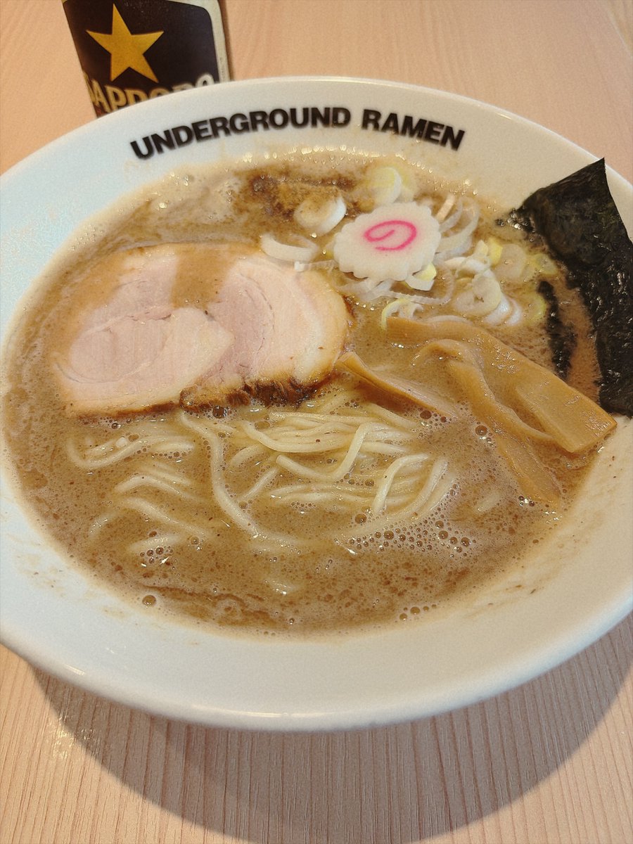emoemochaan's tweet photo. 昼からラーメン食べるなど
やっぱりラーメンは夜のが美味しいな疲れた身体に沁みて
#日常垢 #料理好きと繋がりたい https://t.co/CwuUrhtQjr