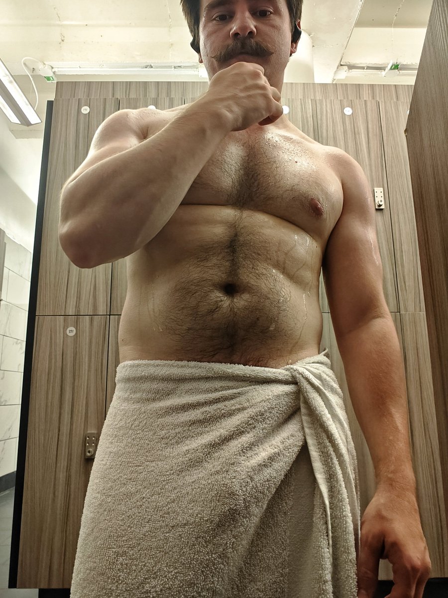 zhtrolle's tweet photo. Alrighty, what are we gonna eat after the workout? https://t.co/AhNH5ikZIj