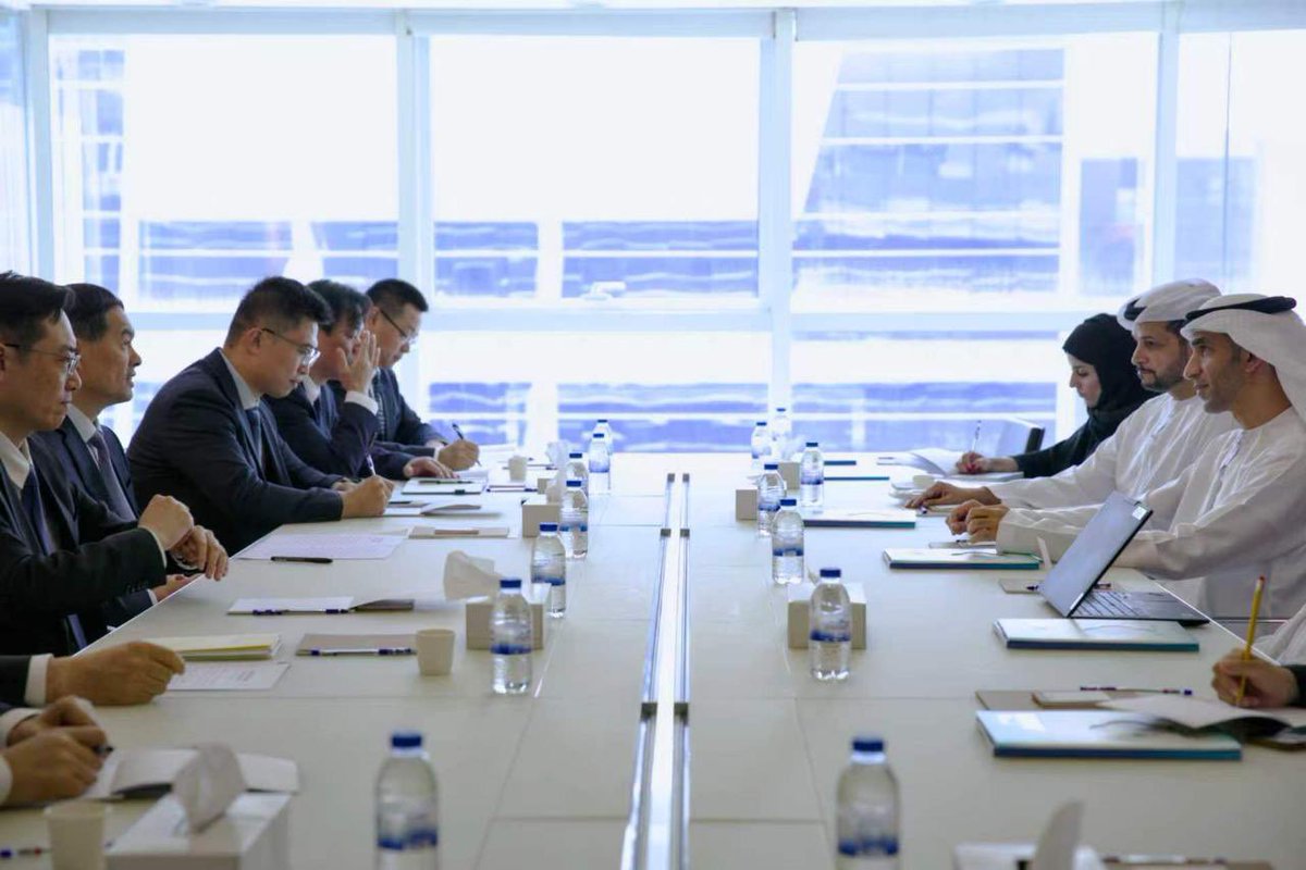 ThaniAlZeyoudi's tweet photo. #China is the UAE's largest non-oil trading partner globally, with bilateral non-oil trade exceeding US$111.4 billion in 2025, up 25% year-on-year. I met Governor HE Liu Xiaotao of Jiangsu Province, which is China's second-largest provincial economy with a GDP of US$2.04 trillion and a global leader in advanced manufacturing, integrated circuits, new energy and biomedicine. We explored opportunities for deeper trade and investment engagement as Jiangsu's manufacturing sophistication and innovation capacity make it a natural partner for UAE companies seeking to deepen their engagement with China's most dynamic industrial regions.