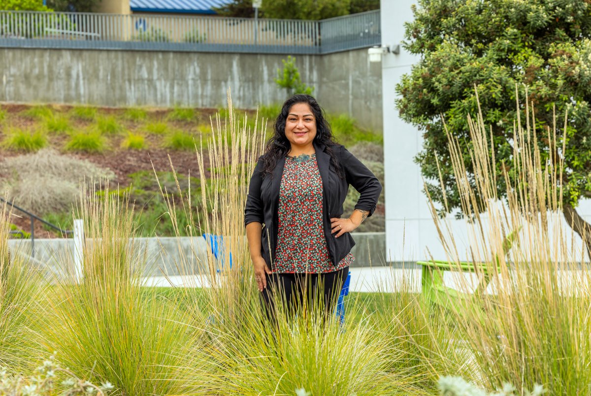 CSUMB's tweet photo. 📚 CSU Trustees Award winner had long journey to success!

After returning to school nearly 20 years later, Yesel Fernandez (Class of 2025) graduated magna cum laude from #CSUMB with a degree in human development and family science.

Read her story here: https://t.co/dfxumWxfk1 https://t.co/ebnayxgeyv