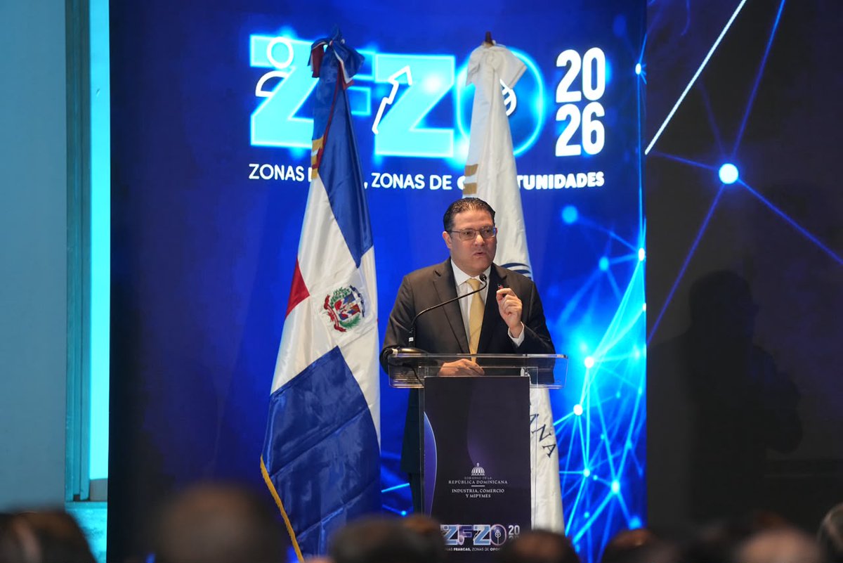LuisOrlandoDia1's tweet photo. 🚀🇩🇴¡República Dominicana acelera hacia la Industria 5.0!

El ministro Yayo @SanzLovaton, junto al presidente @luisabinader, anunció 15,000 becas gratuitas para formar talento dominicano en habilidades digitales vinculadas con las nuevas demandas de la producción y la economía global. 

A través de Talent Up, iniciativa del BID en alianza con Google Cloud y Cisco Networking Academy, el país apuesta por más tecnología, conocimiento, productividad y empleos de mayor valor agregado. El MICM asumirá la secretaría técnica para articular al Gobierno, las empresas, los gremios y las academias. 

💻 Talento digital
🤖 Inteligencia artificial
🏭 Industria avanzada
🌎 Competitividad global

El futuro no se espera, se construye preparando a nuestra gente. República Dominicana tiene talento y ahora amplía las oportunidades para convertirlo en su principal ventaja competitiva. 🔥 @MIC_RD @Adozona_rd @el_BID @PresidenciaRD 
#MICM #ZFZO2026 #TalentUpRD #ZonasFrancasRD #IndustriaDelFuturo #Industria50 #GobiernoRD #LuisAbinader #YayoSanzLovaton #BID #GoogleCloud #CiscoNetworkingAcademy #TransformacionDigital #TalentoDigital #ZonasFrancas #Innovacion #Empleo #RepublicaDominicana
...
Ministro Yayo Sanz Lovatón anuncia 15 mil becas para la formación de talentos de cara a la industria 5.0 https://t.co/vmCcgsWp97 a través de @Guecin #GuasábaraEditor