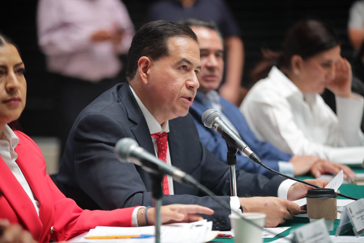 DiputadosPTmx's tweet photo. 📌 Durante la reunión de la Comisión de Transparencia, el dip. @RicardoMeb destacó la relevancia del dictamen para modernizar y homologar los catastros y registros públicos de la propiedad en todo el país.

✅ Señaló que la interoperabilidad permitirá fortalecer la certeza jurídica sobre la propiedad y mejorar la gestión territorial.
✅ Recalcó que la coordinación entre los tres órdenes de gobierno debe respetar el federalismo y la autonomía municipal.