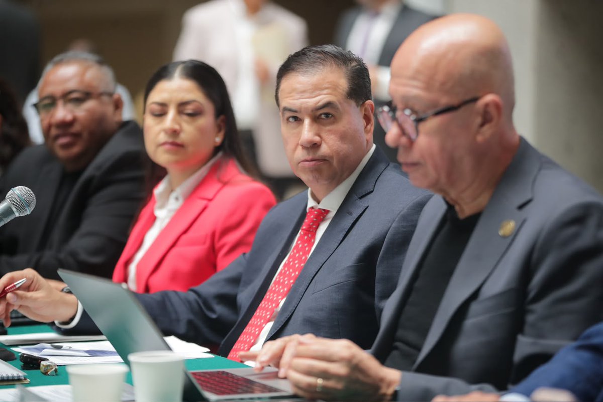 DiputadosPTmx's tweet photo. 📌 Durante la reunión de la Comisión de Transparencia, el dip. @RicardoMeb destacó la relevancia del dictamen para modernizar y homologar los catastros y registros públicos de la propiedad en todo el país.

✅ Señaló que la interoperabilidad permitirá fortalecer la certeza jurídica sobre la propiedad y mejorar la gestión territorial.
✅ Recalcó que la coordinación entre los tres órdenes de gobierno debe respetar el federalismo y la autonomía municipal.