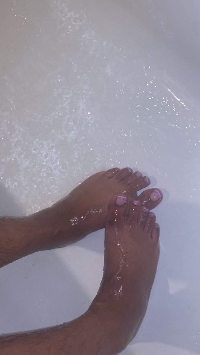 sexyazzmilf's tweet photo. @FeetFinder Happy toe day 😍 https://t.co/vbST277tiR