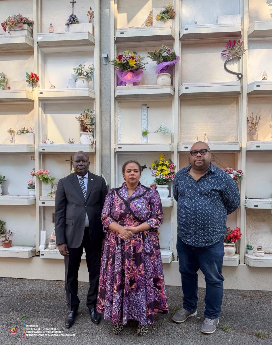 RDC_Minafet's tweet photo. 🇨🇩🇻🇦 Ce mardi 29 septembre 2026, à Rome, S.E. Madame Thérèse Kayikwamba Wagner (@RDCongoMAE), Ministre d’État, Ministre des Affaires Etrangères, Coopération Internationale, Francophonie et Diaspora Congolaise, s’est rendue au Cimetière Flaminio, accompagnée de la délégation congolaise. Cette visite fut un moment de reconnaissance et de devoir de mémoire.

La Ministre d’État est venue rendre hommage à un serviteur de l’État : feu l’Ambassadeur Charles Atembina Te Bombo, décédé le 22 juin 2004 alors qu’il était Doyen du corps diplomatique accrédité auprès du Saint-Siège, ainsi qu’à son épouse, Mme Bibiane Atembina Ngima, qui l’a rejoint le 5 avril 2018. Elle était accompagnée de S.E. l’Ambassadeur Deogratias Ndagano Mangokube.

Leur histoire rappelle aussi une longue période d’apathie diplomatique, durant laquelle le bien-être et la dignité de nos diplomates n’ont pas reçu l’attention qu’ils méritaient. En présence du représentant de la famille, la Ministre d’État a réaffirmé la ferme détermination du Président Félix-Antoine Tshisekedi Tshilombo à veiller à ce que les diplomates congolais soient traités en toutes circonstances dans la pleine dignité qui leur est due.

Consciente de cette dette morale et des manquements du passé, la Ministre d’État s’est engagée à rester en contact avec la famille et à œuvrer, avec elle, au rapatriement des dépouilles de l’Ambassadeur et de son épouse, conformément au souhait de leurs descendants.

Un hommage empreint d’humanité, qui rappelle que la diplomatie congolaise est une famille et que le devoir de mémoire oblige aussi à prendre soin de celles et ceux qui l’ont servie.

#DiplomatieCongolaise #RDC #MINAFFET #Rome #CimetièreFlaminio #DevoirDeMémoire

@Presidence_RDC 
@PrimatureRDC 
@Com_mediasRDC