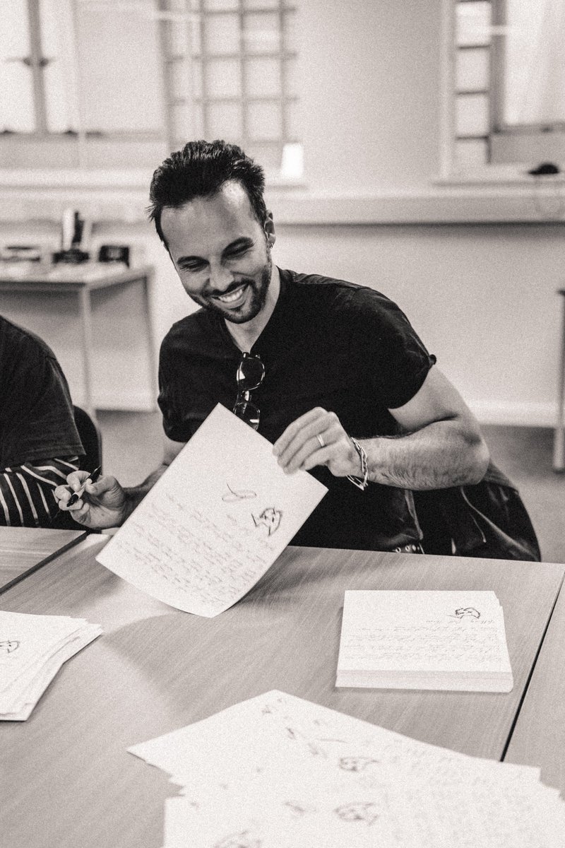 NBThieves's tweet photo. :: After all the hours Joe spent toiling away on our lyrics it felt fair that we all pitched in on these. Signed lyric sheets for everyone that gets a copy of Stray Dogs from Jacaranda Records whilst stocks last, be quick
https://t.co/vZfzwGOkfM :: https://t.co/lUTqfmhZVB