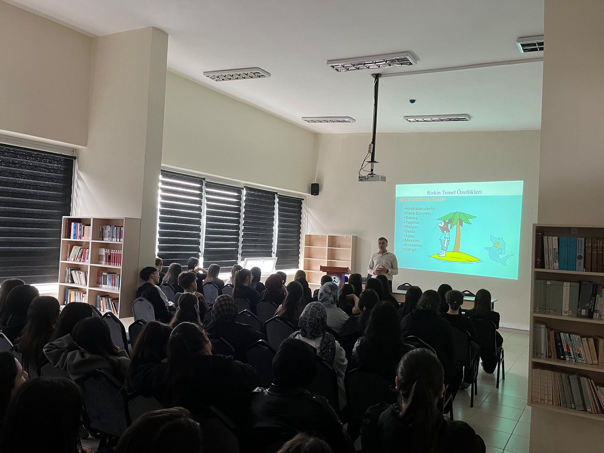 artvinmemisgb's tweet photo. Beceri eğitimine başlayacak öğrencilerimize, çalışma hayatında karşılaşabilecekleri risklere karşı farkındalık kazandırmak amacıyla İş Güvenliği Farkındalık Eğitimi verildi
@tcmeb @Yusuf__Tekin @meb_dhgm @omurfatih @ozkan_meb 
@drturanergun
@MemArtvin
@SahinBeraat 
@izzetaltuntas https://t.co/sL6FLvRSX9