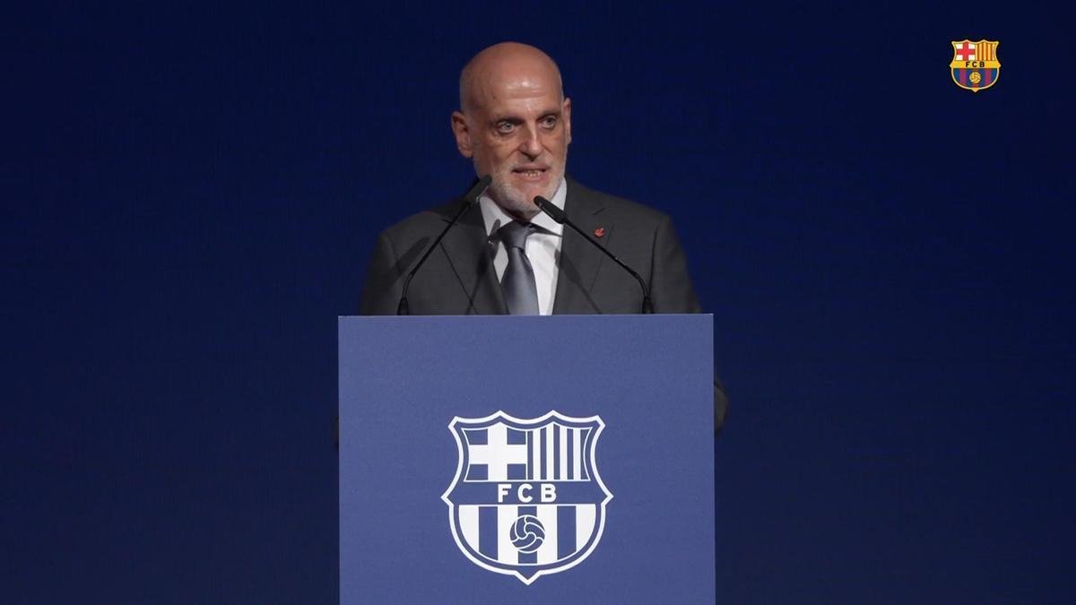 YasujiroOficial's tweet photo. En España, La Liga permite al Fútbol Club Barcelona saltarse el fair play financiero con palancas falsas y competir sin haber recibido sanción alguna por haber comprado al vicepresidente de los árbitros durante más de dos décadas. https://t.co/fQGw7i1gGQ