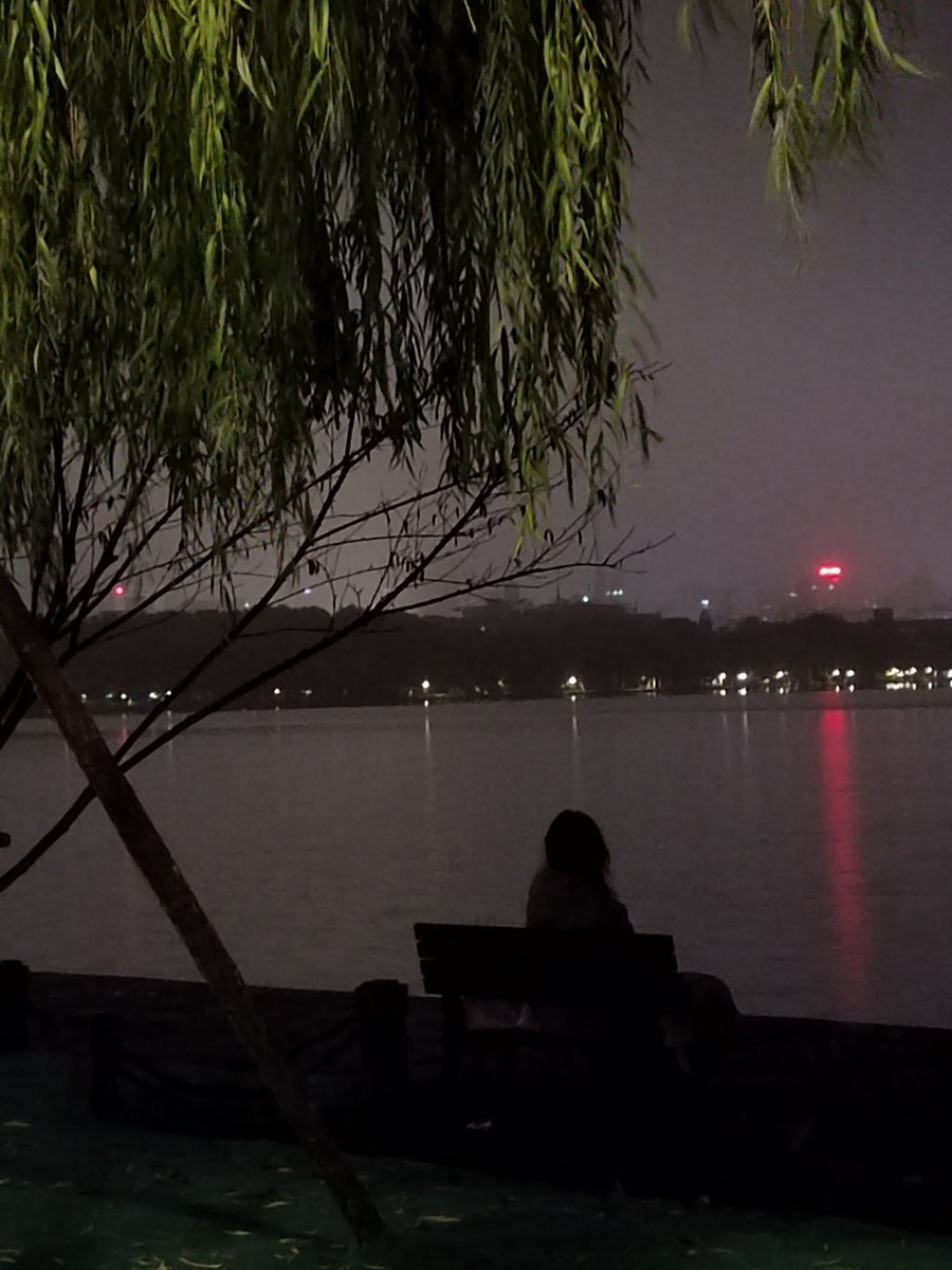 Kristanste1bh's tweet photo. Hoy disfruté un paseo por el parque vecinal, respiré aire fresco y vi nios jugando cerca del lago. Un momento simple que alegró mi día!， https://t.co/sU0GGcM664