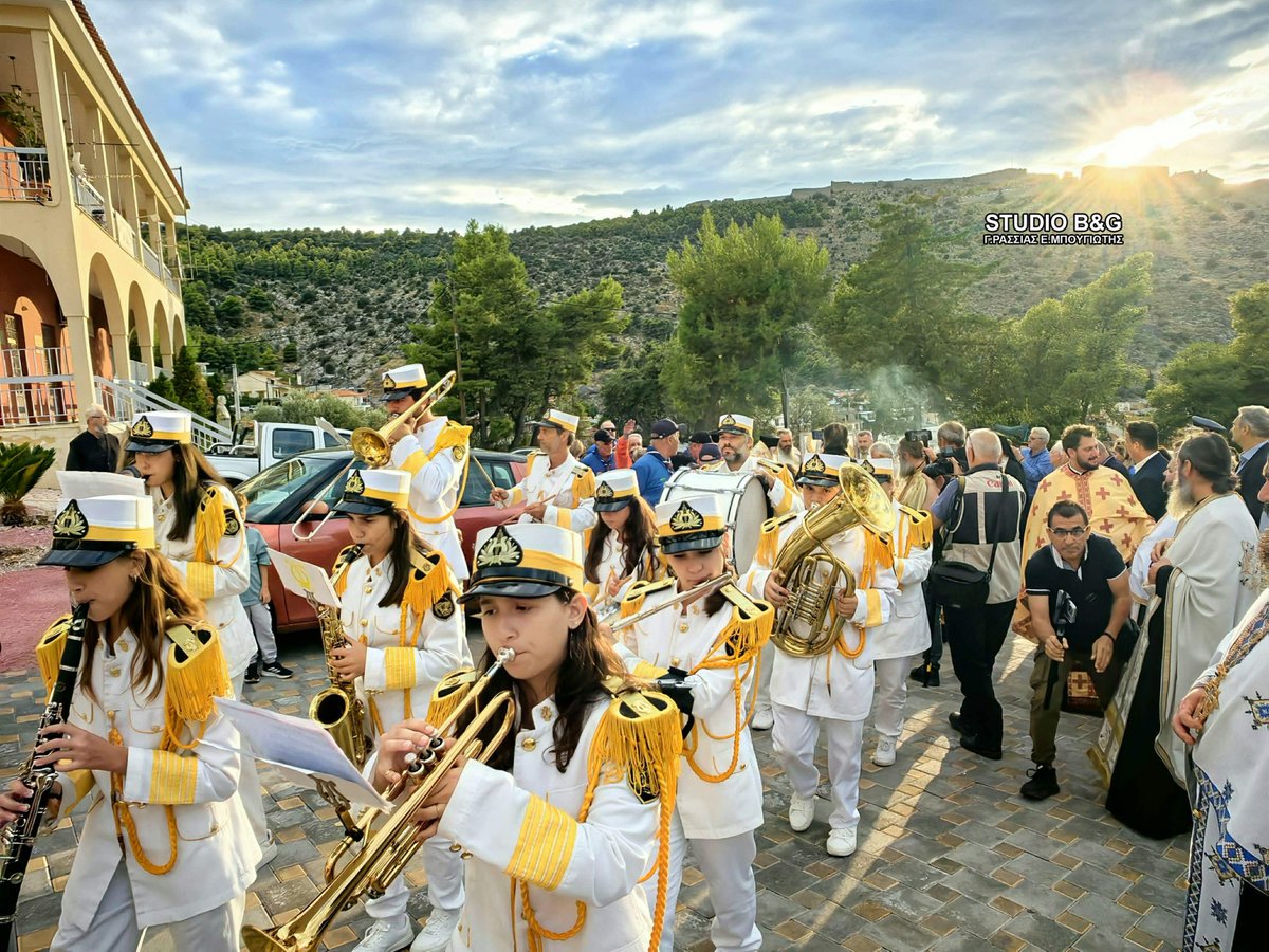 bougiotispress's tweet photo. ΜΕΓΑΛΗ ΕΥΛΟΓΙΑ ΓΙΑ ΤΗΝ ΑΡΓΟΛΙΔΑ - Η ΙΕΡΑ  ΕΙΚΟΝΑ ΤΗΣ ΠΑΝΑΓΙΑΣ ΑΠΟ ΤΑ ΙΕΡΟΣΟΛΥΜΑ ΣΤΟ ΝΑΥΠΛΙΟ
Στον Ιερό Ναό Ευαγγελιστρίας Ναυπλίου, με την ευλογία του Πατριάρχου Ιεροσολύμων κ. Θεοφίλου, πραγματοποιήθηκε υπό του Σεβασμιωτάτου Μητροπολίτου Αργολίδος κ. Νεκταρίου, η υποδοχή https://t.co/hfUKVm0lJe