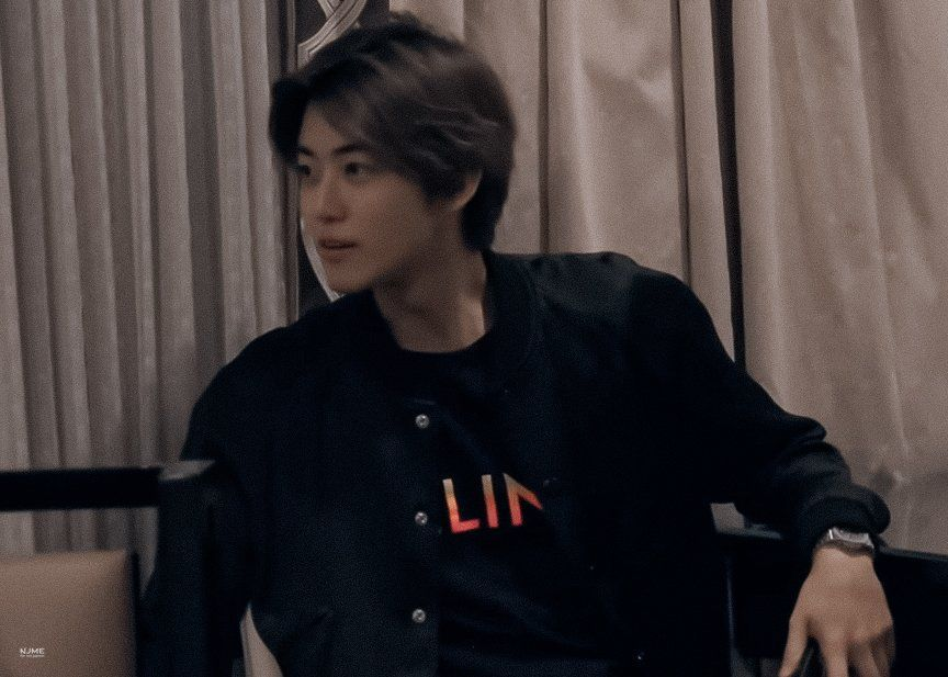 mochya818's tweet photo. 잼동

나져믽 이둥역 사이 딱 봐도 안 좋아보여서 둘이 안 붙여두려고 하는데 술자리에서 나져믽한테 툭툭 시비 거는 새끼 보고 이둥랙 개빡쳐서 멱살잡이 하면 어뜨캄 ㅋㅋ 주변 사람들 우르르 일어나서 말리면 이둥역 머리 쓸어넘기면서 술집 나감 https://t.co/ubIuIDwq4e