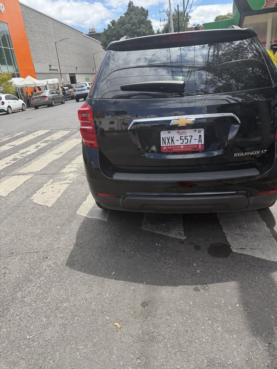 NeglishaA's tweet photo. @UCS_GCDMX si se dieran la vuelta pronto tendrían varios carros infractores  en Coyoacán esquina xola https://t.co/lnICnrOZke
