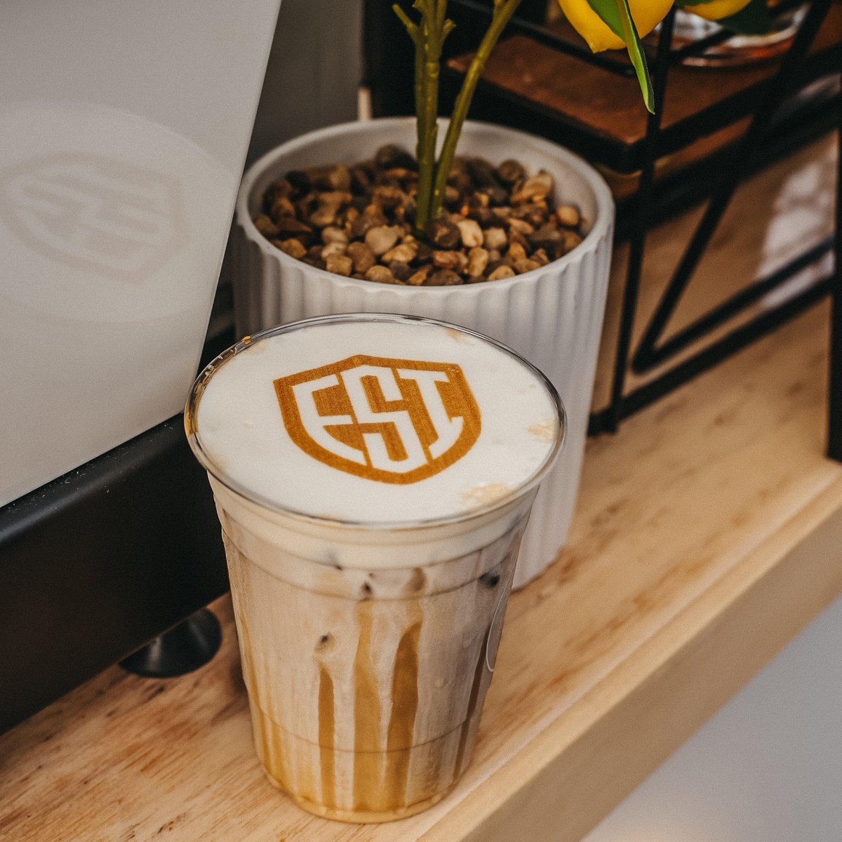 ESInvite's tweet photo. Happy #NationalCoffeeDay! ☕ https://t.co/iDLw57G5Ug