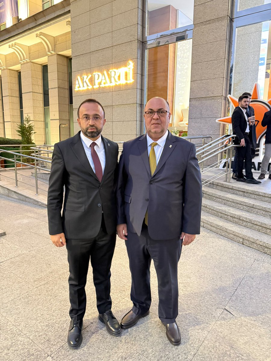 AKDulkadiroglu's tweet photo. 📍AK Parti Genel Merkez

Genel Başkanımız ve Cumhurbaşkanımız Sayın @RTErdogan’ın başkanlığında gerçekleştirilen Genişletilmiş İl Başkanları Toplantısında rozet takdim töreniyle #AKParti ailemize katılan Dulkadiroğlu Belediye Başkanımız Sayın Mehmet Akpınar ile Türkoğlu Belediye Başkanımız Sayın Mehmet Karaca olmak üzere tüm belediye başkanlarımızı tebrik ediyorum. 

Sayın Cumhurbaşkanımızın liderliğinde, millete hizmet etme irademiz AK Parti’mizin güçlü belediyecilik anlayışıyla her geçen gün daha da büyümektedir.

Güçlü Türkiye yolunda birlik büyüyor, gönül belediyeciliği yayılıyor. Aramıza katılan belediye başkanlarımıza hoş geldiniz diyor, #Kahramanmaraş’ımız ve ülkemiz için birlikte daha büyük hizmetlere imza atacağımıza inanıyoruz. 

Kahramanmaraş’ımıza ve Aziz Milletimize hayırlı olsun.