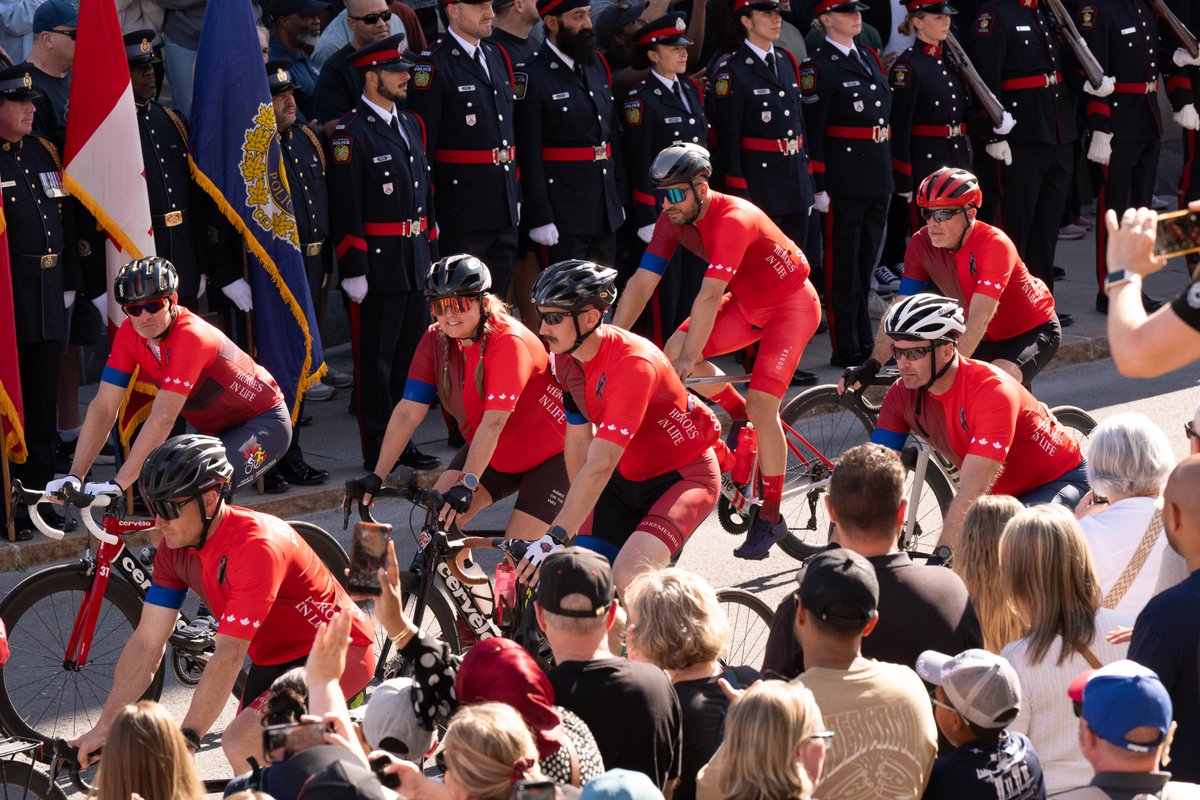 rcmpgrcpolice's tweet photo. Police and peace officers from across Canada participated in the Ride to Remember to honour those who made the ultimate sacrifice. 

As riders arrived in Ottawa, we stood with the families, friends and colleagues of the fallen. 

#RideToRemember https://t.co/X8KN3qvA4n