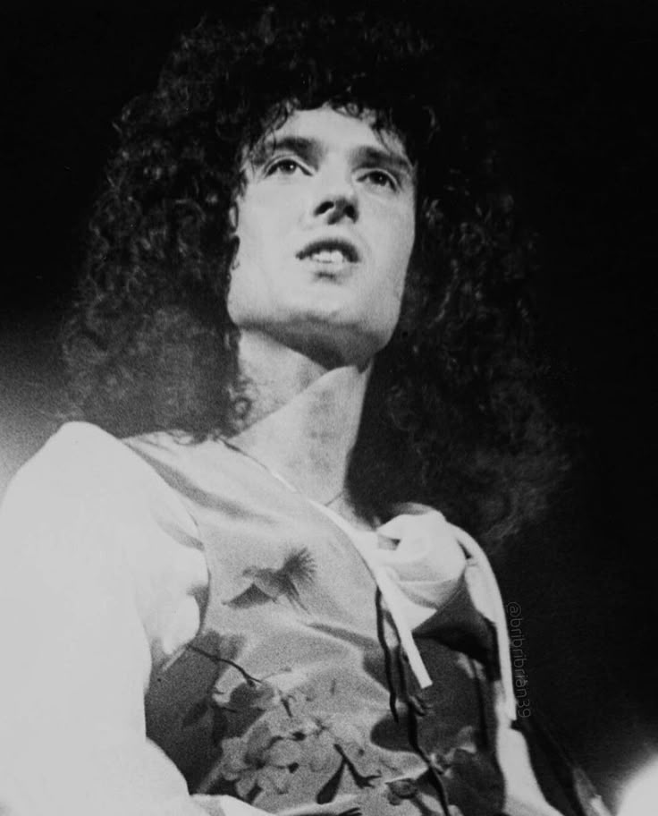 missg4llagher's tweet photo. its so fucking unfortunate how i can never impregnate 70s brian may 😿 https://t.co/l5Jgee8ckD