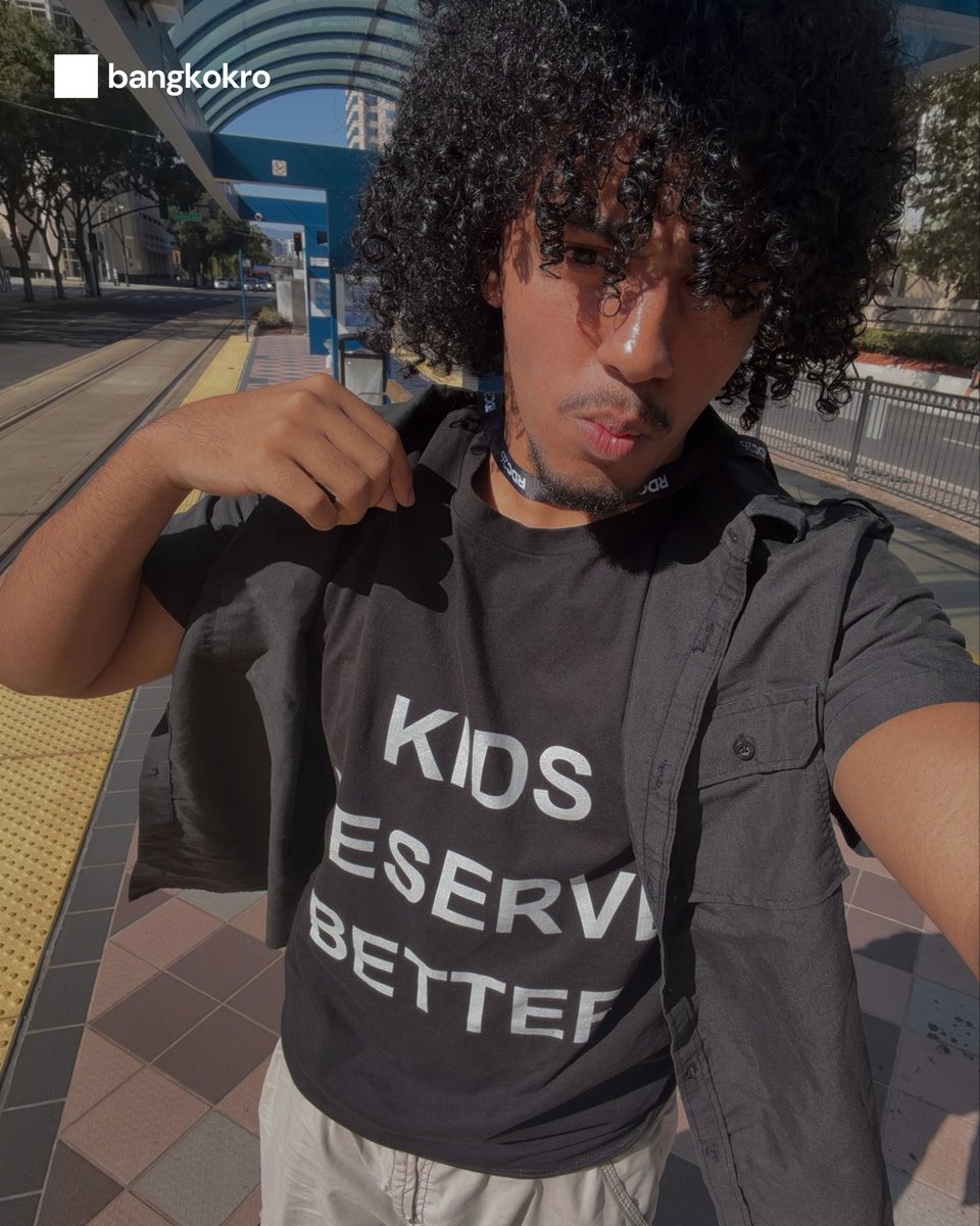 bangkokro's tweet photo. Mathieo (Emathiio) ถูก Roblox แบนบัญชี Roblox หลังจากเจ้าตัวบุกขึ้นไปบนเวทีระหว่างงาน RDC26 https://t.co/8PpTMWkC4H